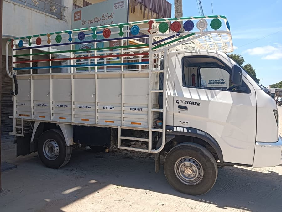 Al-Qaswa Transports cargo vehicle parked before a trip